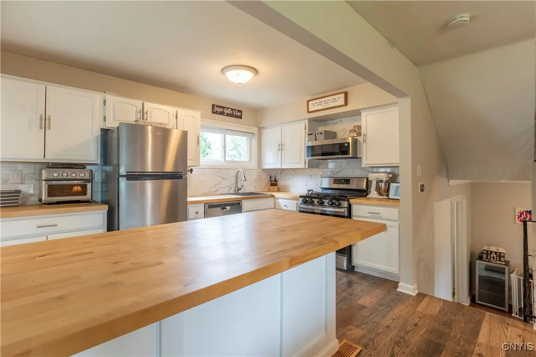 19 Cardinal Path, Clay, New York 13090, Clay, New York 13090, 4 Bedrooms Bedrooms, 9 Rooms Rooms,2 BathroomsBathrooms,Residential,Closed,19 Cardinal Path, Clay, New York 13090,S1615338