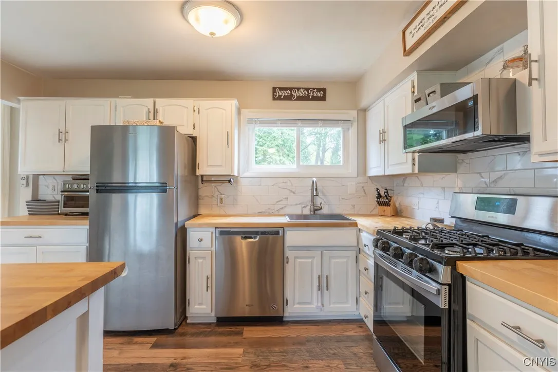 19 Cardinal Path, Clay, New York 13090, Clay, New York 13090, 4 Bedrooms Bedrooms, 9 Rooms Rooms,2 BathroomsBathrooms,Residential,Closed,19 Cardinal Path, Clay, New York 13090,S1615338