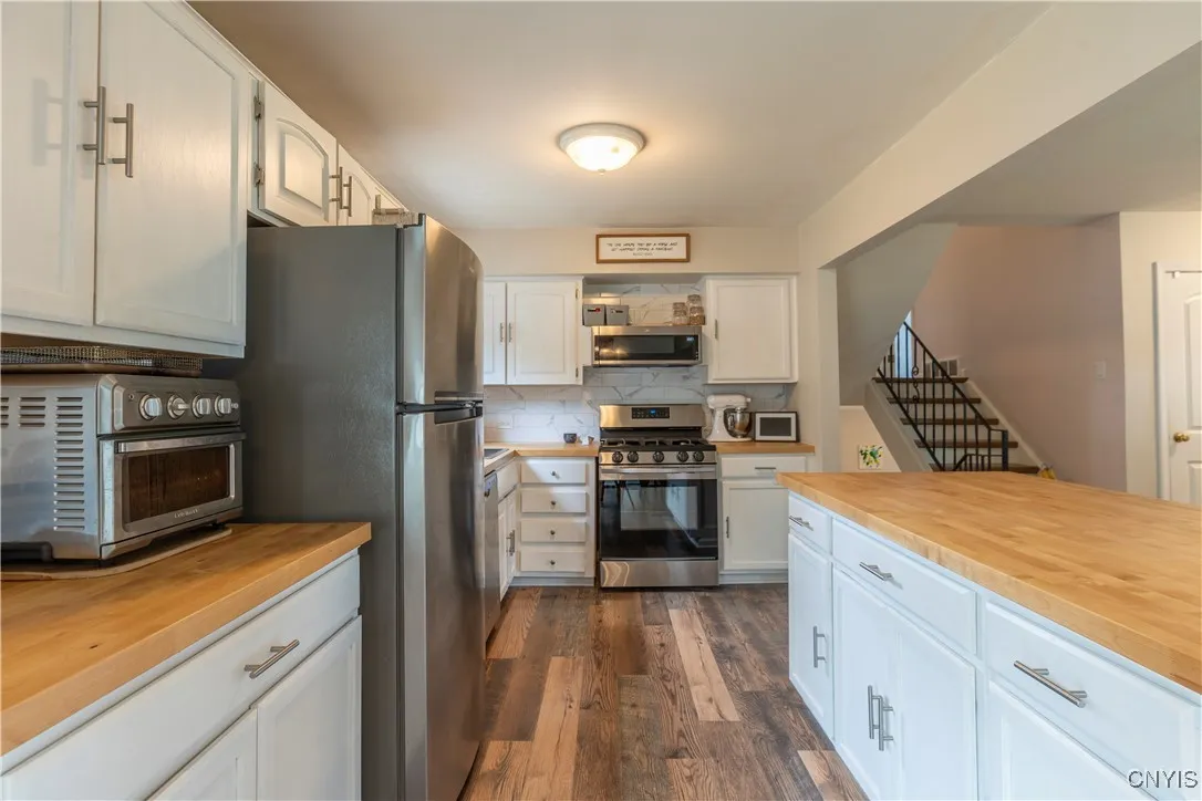 19 Cardinal Path, Clay, New York 13090, Clay, New York 13090, 4 Bedrooms Bedrooms, 9 Rooms Rooms,2 BathroomsBathrooms,Residential,Closed,19 Cardinal Path, Clay, New York 13090,S1615338