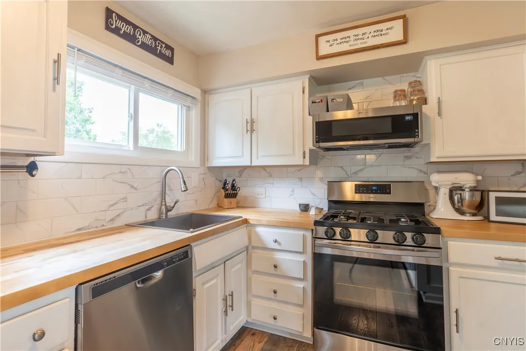 19 Cardinal Path, Clay, New York 13090, Clay, New York 13090, 4 Bedrooms Bedrooms, 9 Rooms Rooms,2 BathroomsBathrooms,Residential,Closed,19 Cardinal Path, Clay, New York 13090,S1615338