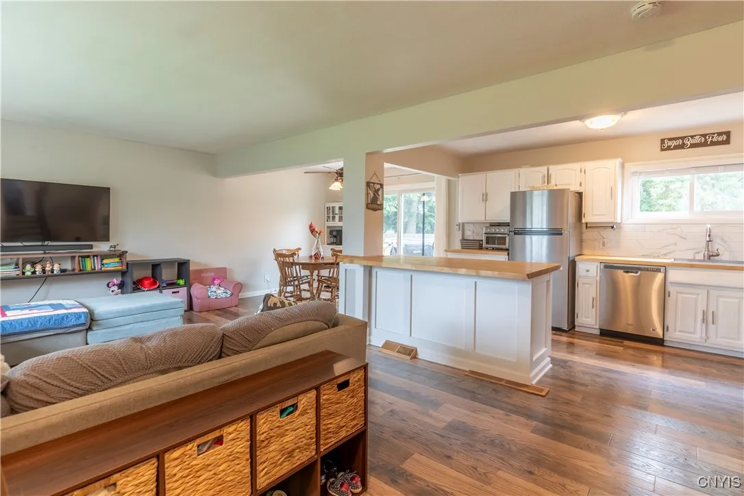 19 Cardinal Path, Clay, New York 13090, Clay, New York 13090, 4 Bedrooms Bedrooms, 9 Rooms Rooms,2 BathroomsBathrooms,Residential,Closed,19 Cardinal Path, Clay, New York 13090,S1615338