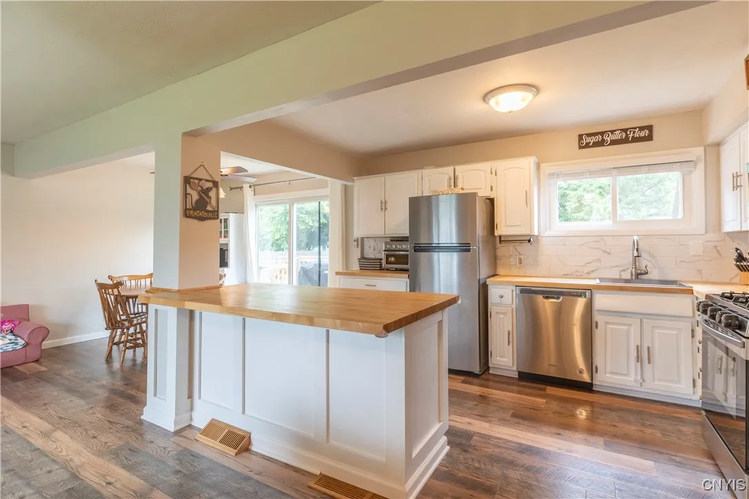 19 Cardinal Path, Clay, New York 13090, Clay, New York 13090, 4 Bedrooms Bedrooms, 9 Rooms Rooms,2 BathroomsBathrooms,Residential,Closed,19 Cardinal Path, Clay, New York 13090,S1615338