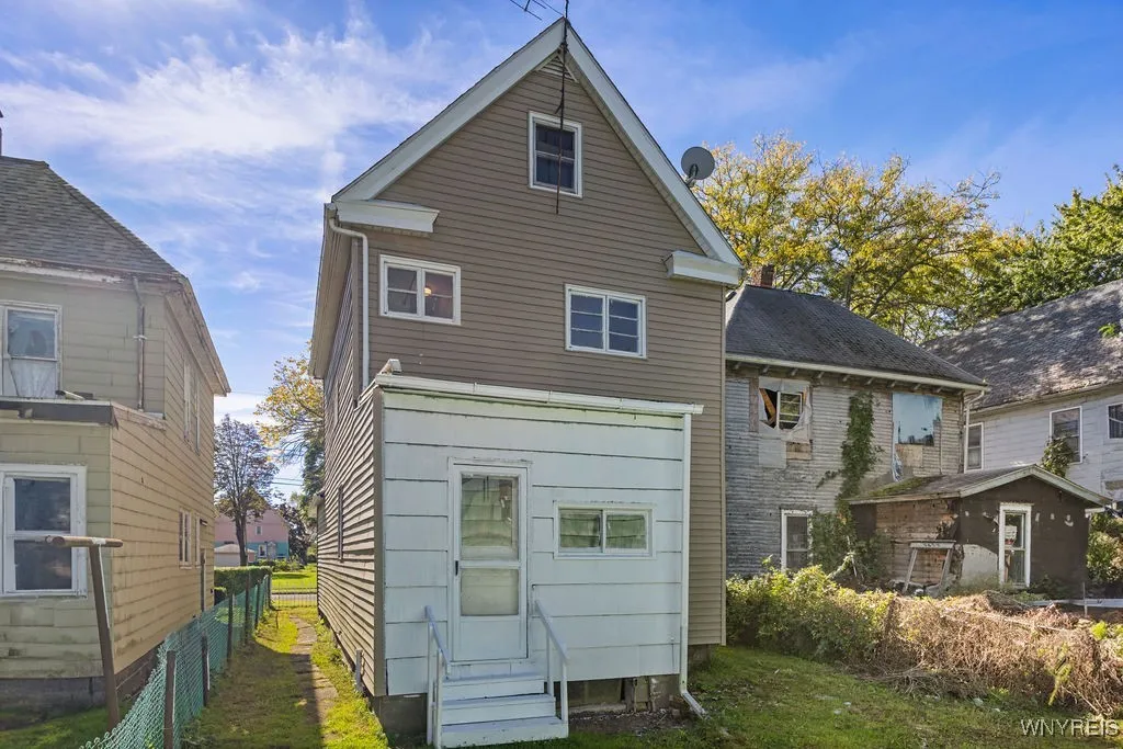 2424 Cudaback Avenue, Niagara Falls, New York 1430, Niagara Falls, New York 14303, 3 Bedrooms Bedrooms, 6 Rooms Rooms,1 BathroomBathrooms,Residential,For Sale,2424 Cudaback Avenue, Niagara Falls, New York 1430,0,B1615852