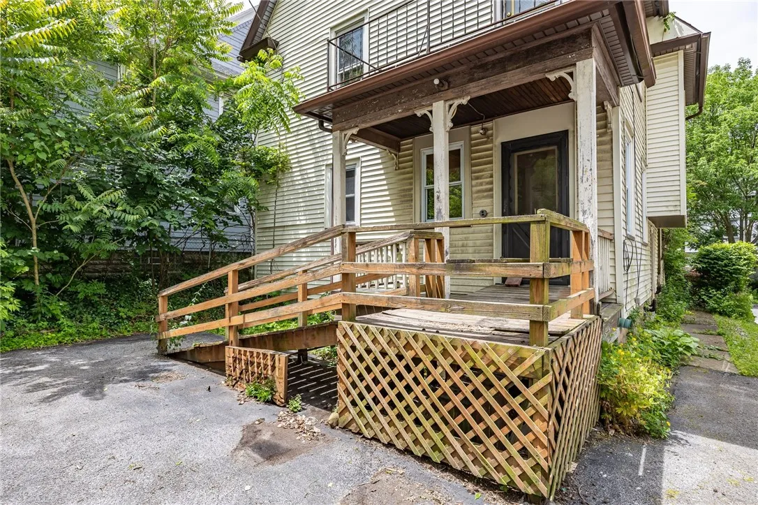 Upper and lower back porches