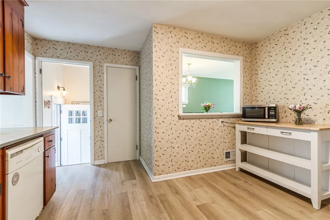 365 Gibson St Street, Canandaigua-city, New York 1, Canandaigua City, New York 14424, 3 Bedrooms Bedrooms, 7 Rooms Rooms,1 BathroomBathrooms,Residential,Closed,365 Gibson St Street, Canandaigua-city, New York 1,R1616026