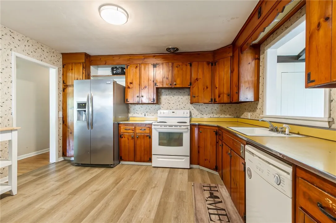 365 Gibson St Street, Canandaigua-city, New York 1, Canandaigua City, New York 14424, 3 Bedrooms Bedrooms, 7 Rooms Rooms,1 BathroomBathrooms,Residential,Closed,365 Gibson St Street, Canandaigua-city, New York 1,R1616026