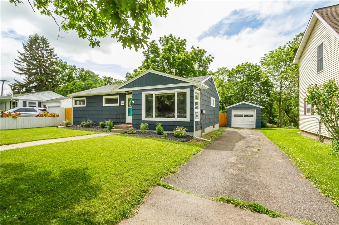 365 Gibson St Street, Canandaigua-city, New York 1, Canandaigua City, New York 14424, 3 Bedrooms Bedrooms, 7 Rooms Rooms,1 BathroomBathrooms,Residential,Closed,365 Gibson St Street, Canandaigua-city, New York 1,R1616026