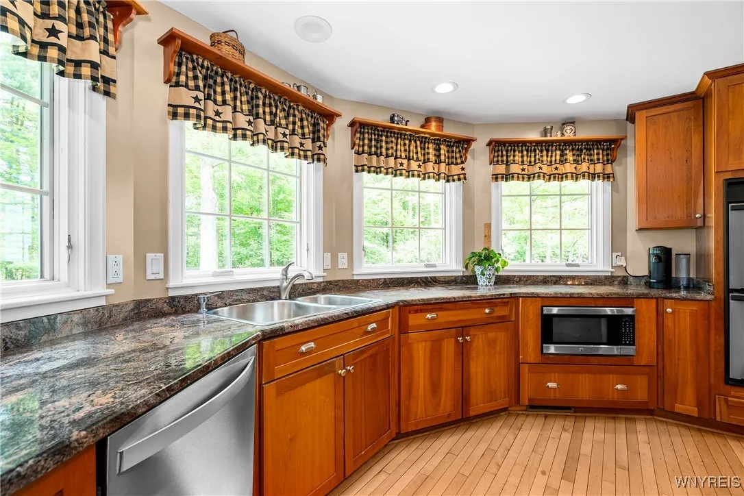 10 Knob Hill Road, Orchard Park, New York 14127, Orchard Park, New York 14127, 4 Bedrooms Bedrooms, 8 Rooms Rooms,2 BathroomsBathrooms,Residential,Closed,10 Knob Hill Road, Orchard Park, New York 14127,B1616110