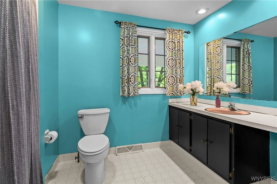 10 Knob Hill Road, Orchard Park, New York 14127, Orchard Park, New York 14127, 4 Bedrooms Bedrooms, 8 Rooms Rooms,2 BathroomsBathrooms,Residential,Closed,10 Knob Hill Road, Orchard Park, New York 14127,B1616110