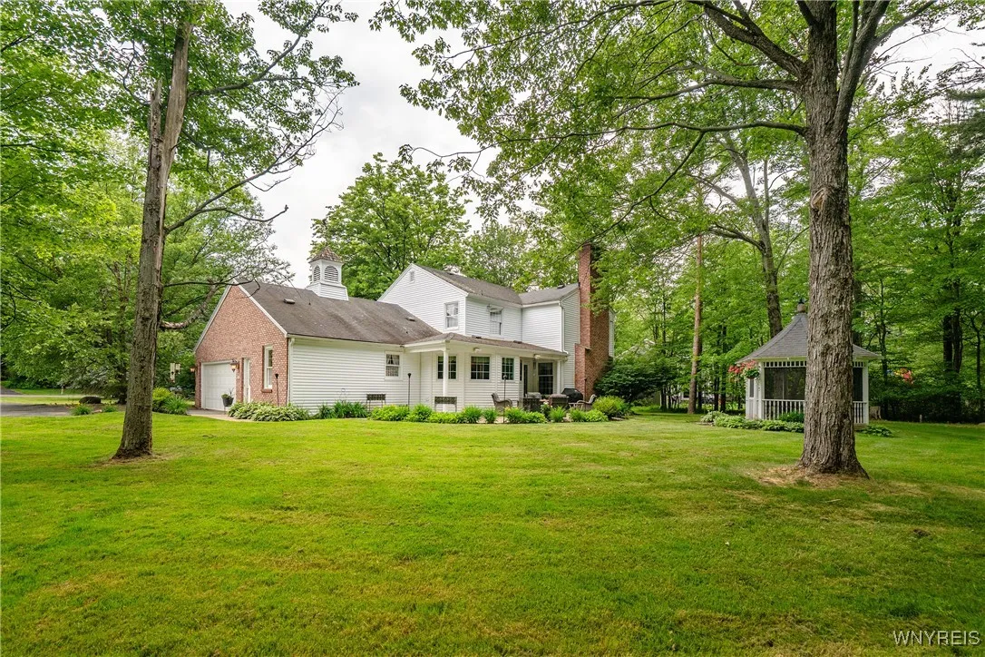 10 Knob Hill Road, Orchard Park, New York 14127, Orchard Park, New York 14127, 4 Bedrooms Bedrooms, 8 Rooms Rooms,2 BathroomsBathrooms,Residential,Closed,10 Knob Hill Road, Orchard Park, New York 14127,B1616110