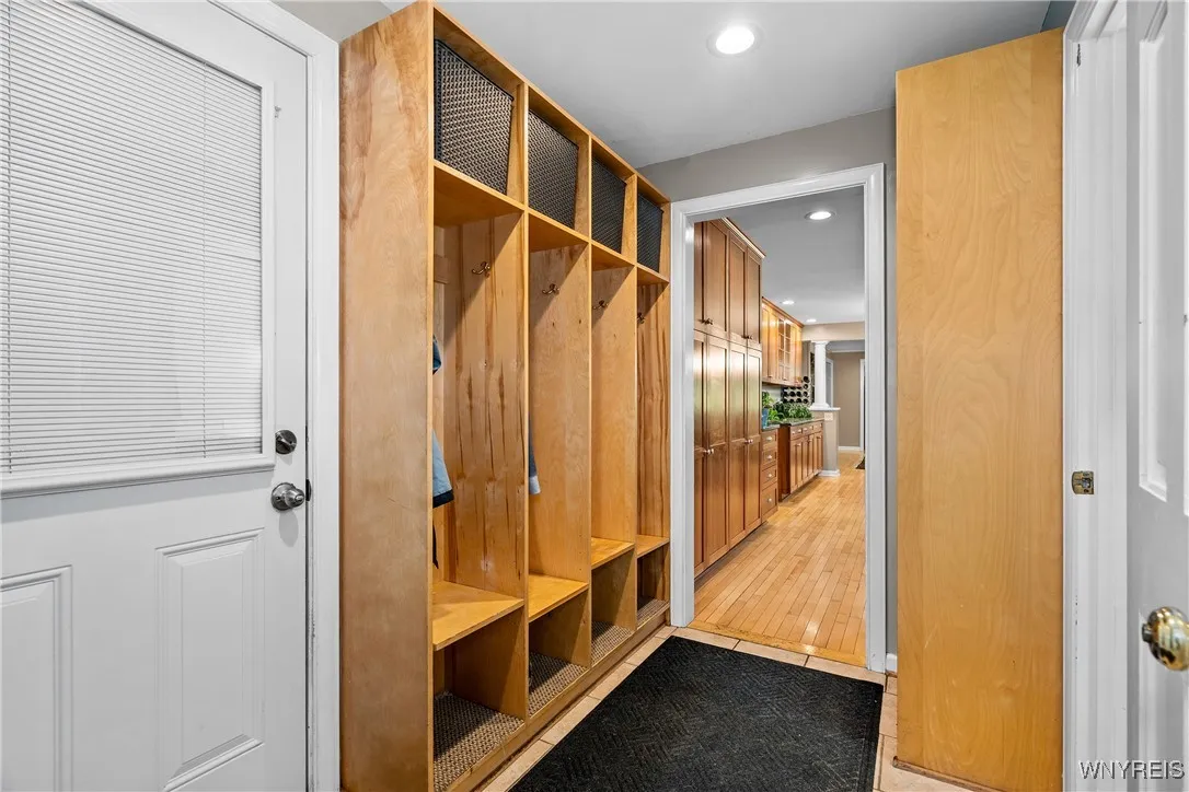 10 Knob Hill Road, Orchard Park, New York 14127, Orchard Park, New York 14127, 4 Bedrooms Bedrooms, 8 Rooms Rooms,2 BathroomsBathrooms,Residential,Closed,10 Knob Hill Road, Orchard Park, New York 14127,B1616110