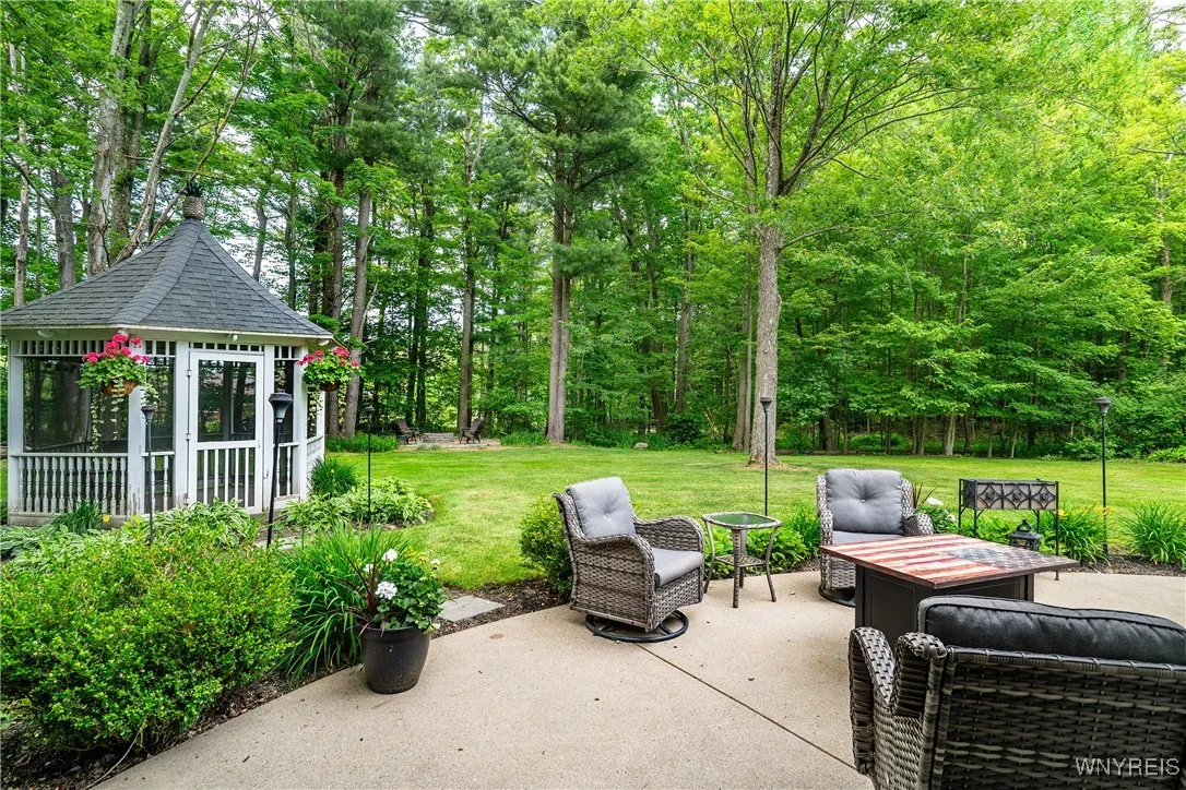 10 Knob Hill Road, Orchard Park, New York 14127, Orchard Park, New York 14127, 4 Bedrooms Bedrooms, 8 Rooms Rooms,2 BathroomsBathrooms,Residential,Closed,10 Knob Hill Road, Orchard Park, New York 14127,B1616110