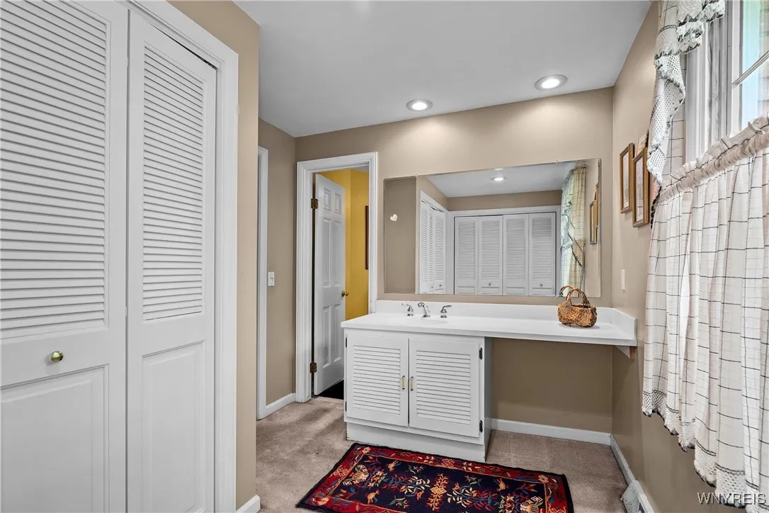 10 Knob Hill Road, Orchard Park, New York 14127, Orchard Park, New York 14127, 4 Bedrooms Bedrooms, 8 Rooms Rooms,2 BathroomsBathrooms,Residential,Closed,10 Knob Hill Road, Orchard Park, New York 14127,B1616110