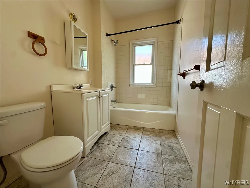 127 Hayden St, Buffalo, New York 14210, Buffalo, New York 14210, 3 Bedrooms Bedrooms, 6 Rooms Rooms,1 BathroomBathrooms,Residential Lease,For Rent,127 Hayden St, Buffalo, New York 14210,B1615331