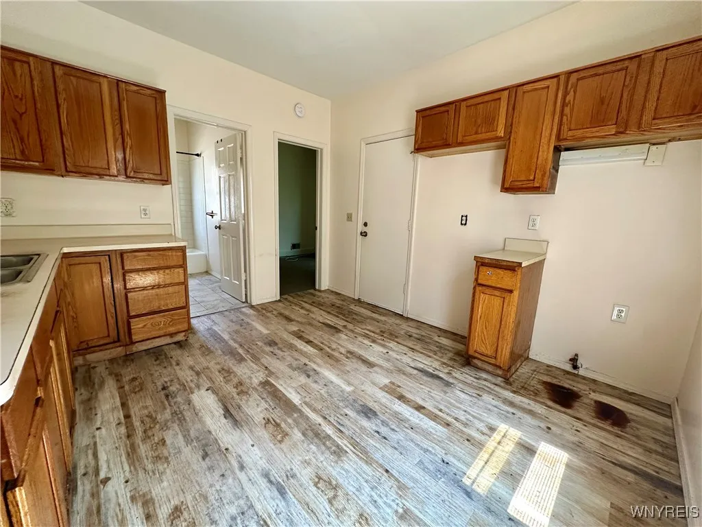 127 Hayden St, Buffalo, New York 14210, Buffalo, New York 14210, 3 Bedrooms Bedrooms, 6 Rooms Rooms,1 BathroomBathrooms,Residential Lease,For Rent,127 Hayden St, Buffalo, New York 14210,B1615331