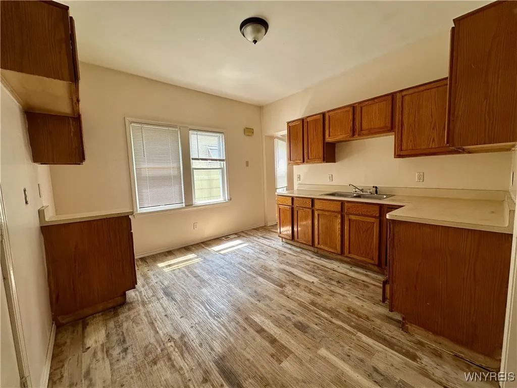 127 Hayden St, Buffalo, New York 14210, Buffalo, New York 14210, 3 Bedrooms Bedrooms, 6 Rooms Rooms,1 BathroomBathrooms,Residential Lease,For Rent,127 Hayden St, Buffalo, New York 14210,B1615331