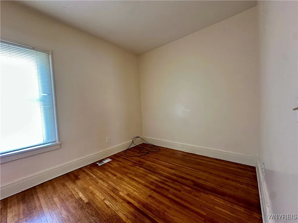 127 Hayden St, Buffalo, New York 14210, Buffalo, New York 14210, 3 Bedrooms Bedrooms, 6 Rooms Rooms,1 BathroomBathrooms,Residential Lease,For Rent,127 Hayden St, Buffalo, New York 14210,B1615331