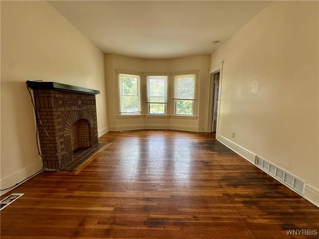 127 Hayden St, Buffalo, New York 14210, Buffalo, New York 14210, 3 Bedrooms Bedrooms, 6 Rooms Rooms,1 BathroomBathrooms,Residential Lease,For Rent,127 Hayden St, Buffalo, New York 14210,B1615331