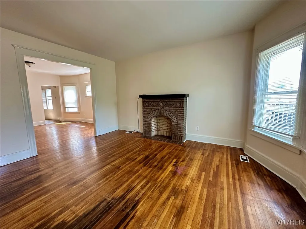 127 Hayden St, Buffalo, New York 14210, Buffalo, New York 14210, 3 Bedrooms Bedrooms, 6 Rooms Rooms,1 BathroomBathrooms,Residential Lease,For Rent,127 Hayden St, Buffalo, New York 14210,B1615331