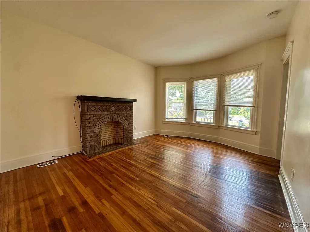 127 Hayden St, Buffalo, New York 14210, Buffalo, New York 14210, 3 Bedrooms Bedrooms, 6 Rooms Rooms,1 BathroomBathrooms,Residential Lease,For Rent,127 Hayden St, Buffalo, New York 14210,B1615331