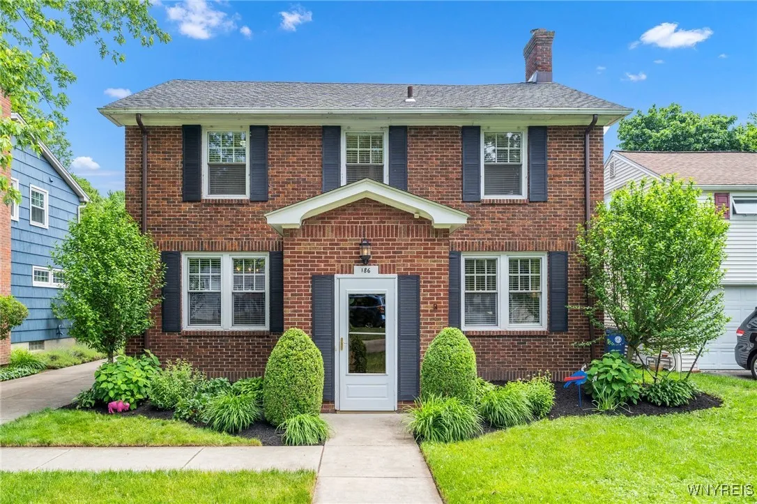 186 Roycroft Boulevard, Amherst, New York 14226, Amherst, New York 14226, 4 Bedrooms Bedrooms, 10 Rooms Rooms,2 BathroomsBathrooms,Residential,Closed,186 Roycroft Boulevard, Amherst, New York 14226,B1613541