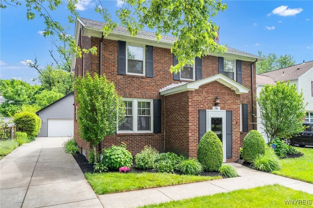 186 Roycroft Boulevard, Amherst, New York 14226, Amherst, New York 14226, 4 Bedrooms Bedrooms, 10 Rooms Rooms,2 BathroomsBathrooms,Residential,Closed,186 Roycroft Boulevard, Amherst, New York 14226,B1613541