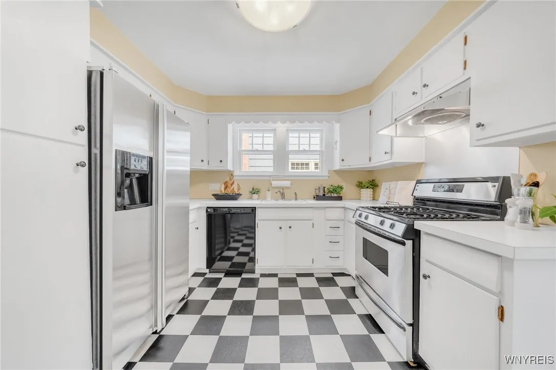 186 Roycroft Boulevard, Amherst, New York 14226, Amherst, New York 14226, 4 Bedrooms Bedrooms, 10 Rooms Rooms,2 BathroomsBathrooms,Residential,Closed,186 Roycroft Boulevard, Amherst, New York 14226,B1613541