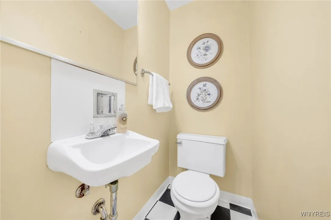 186 Roycroft Boulevard, Amherst, New York 14226, Amherst, New York 14226, 4 Bedrooms Bedrooms, 10 Rooms Rooms,2 BathroomsBathrooms,Residential,Closed,186 Roycroft Boulevard, Amherst, New York 14226,B1613541