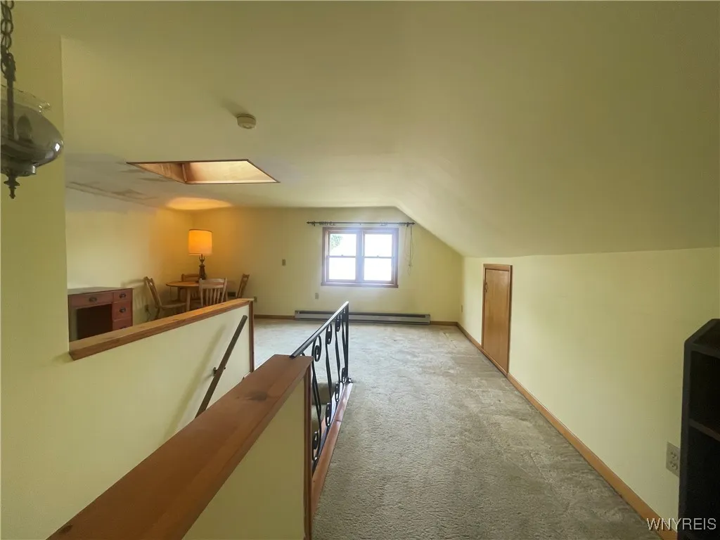 2 BEDROOMS UP