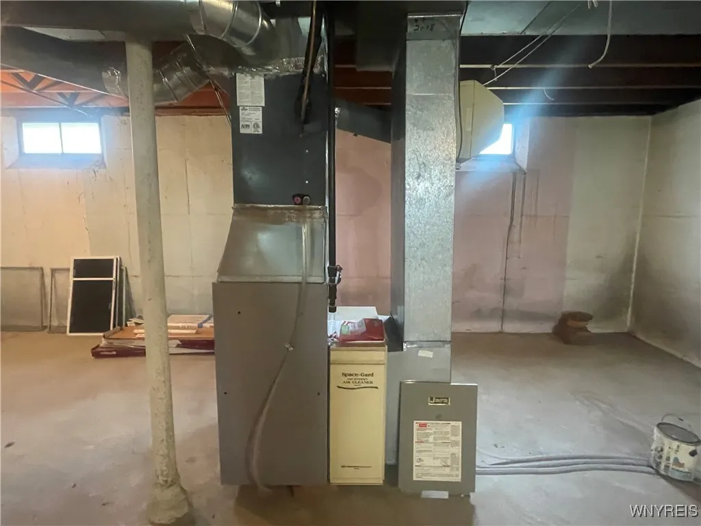 FORCED GAS HEATING WITH AIR CLEANER