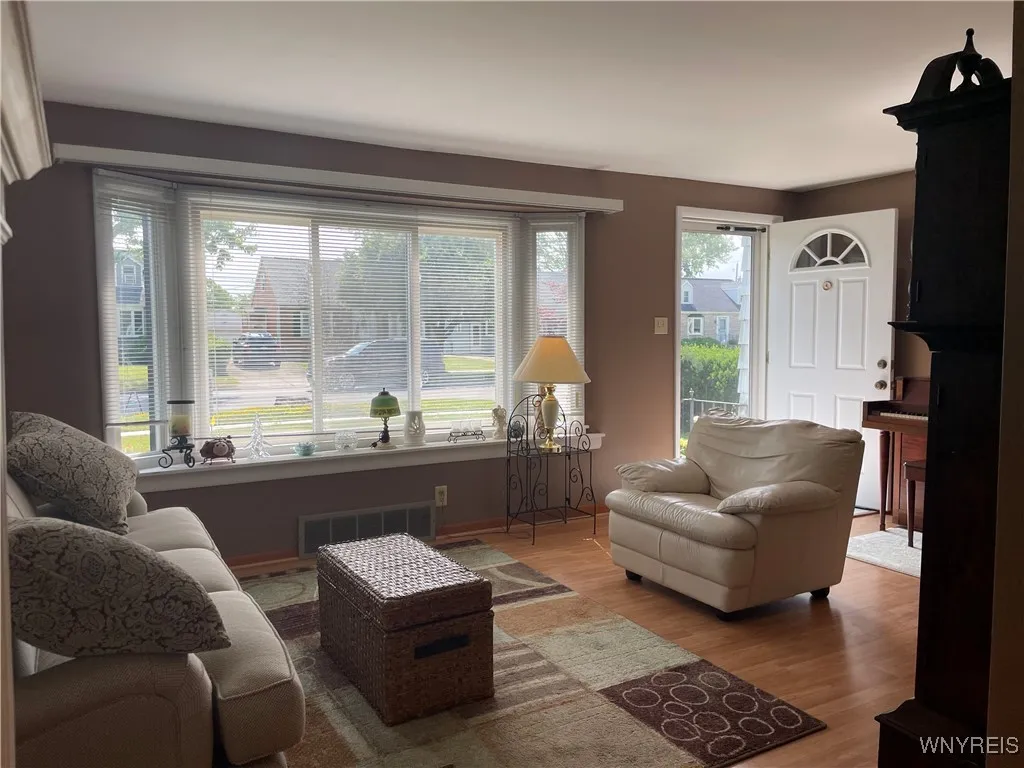 1724 Parker Boulevard, Tonawanda-town, New York 14, Tonawanda, New York 14150, 3 Bedrooms Bedrooms, 5 Rooms Rooms,2 BathroomsBathrooms,Residential,For Sale,1724 Parker Boulevard, Tonawanda-town, New York 14,B1616104