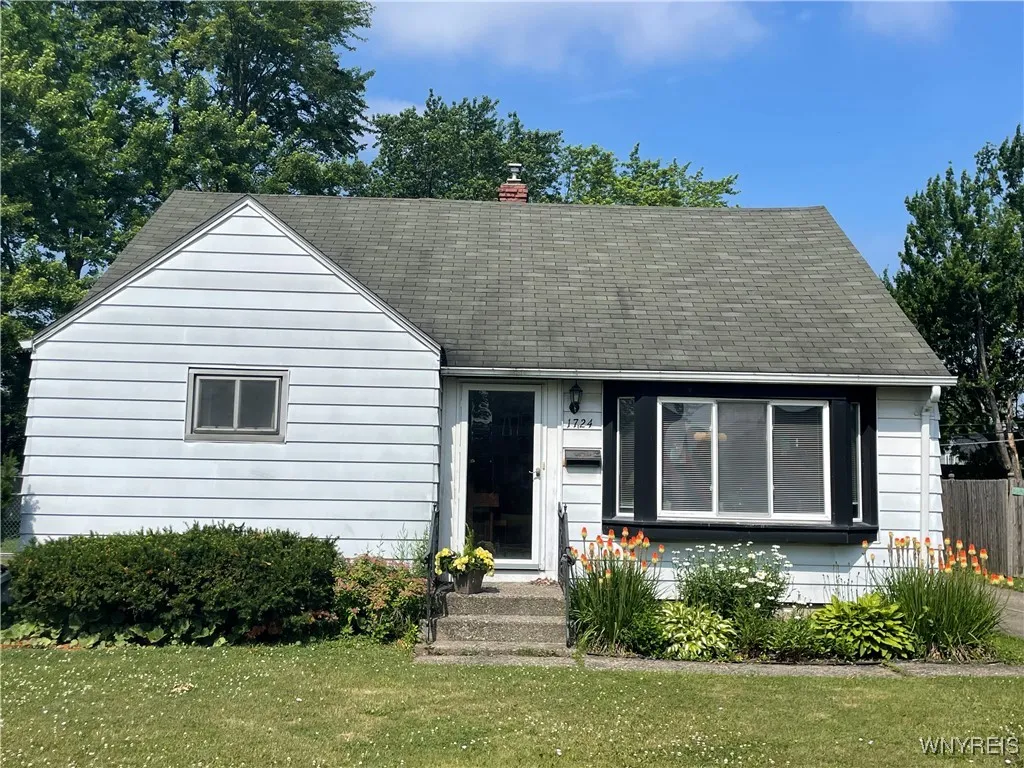 MAINTENANCE FREE-
DETACHED GARAGE