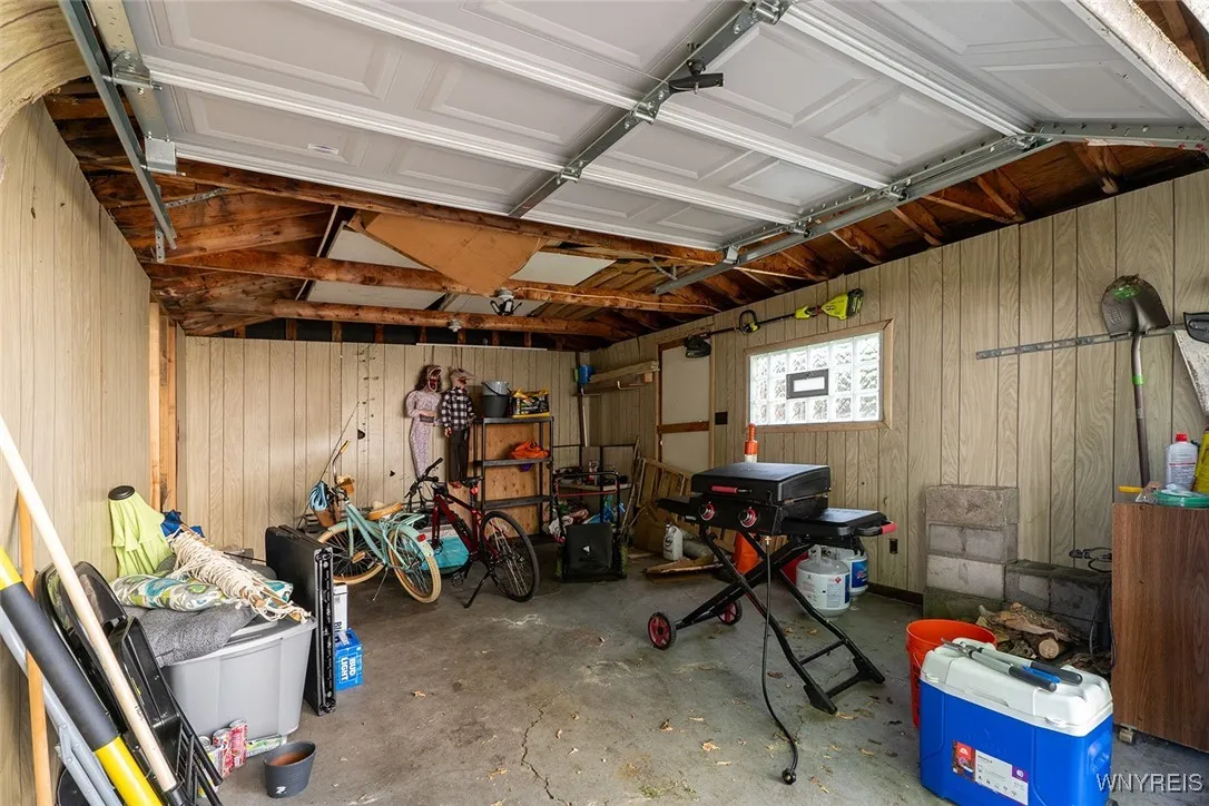 1.5 Car Garage