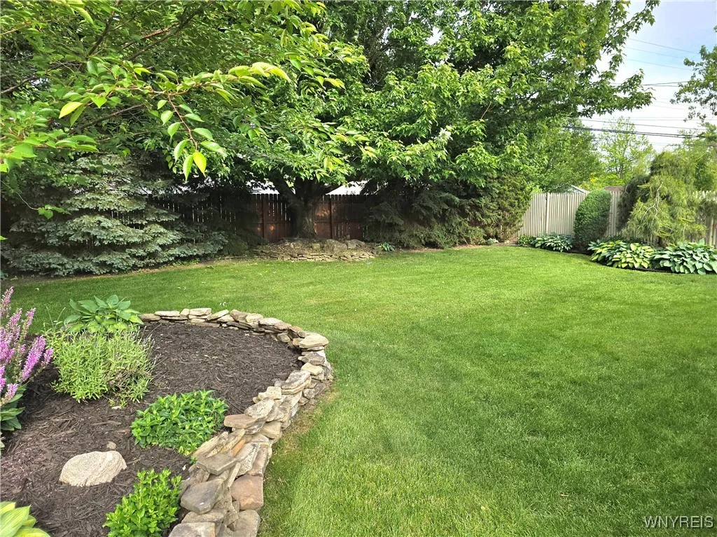 107 Greenleaf Avenue, Tonawanda-town, New York 141, Tonawanda, New York 14150, 3 Bedrooms Bedrooms, 7 Rooms Rooms,1 BathroomBathrooms,Residential,Closed,107 Greenleaf Avenue, Tonawanda-town, New York 141,B1615698