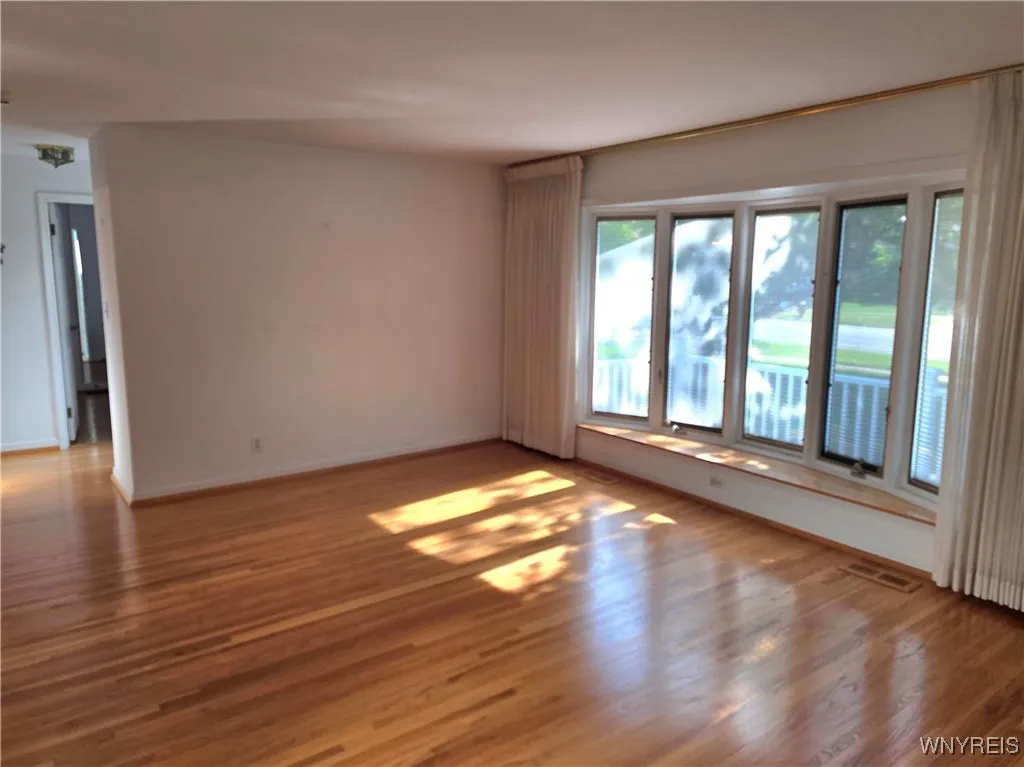 107 Greenleaf Avenue, Tonawanda-town, New York 141, Tonawanda, New York 14150, 3 Bedrooms Bedrooms, 7 Rooms Rooms,1 BathroomBathrooms,Residential,Closed,107 Greenleaf Avenue, Tonawanda-town, New York 141,B1615698