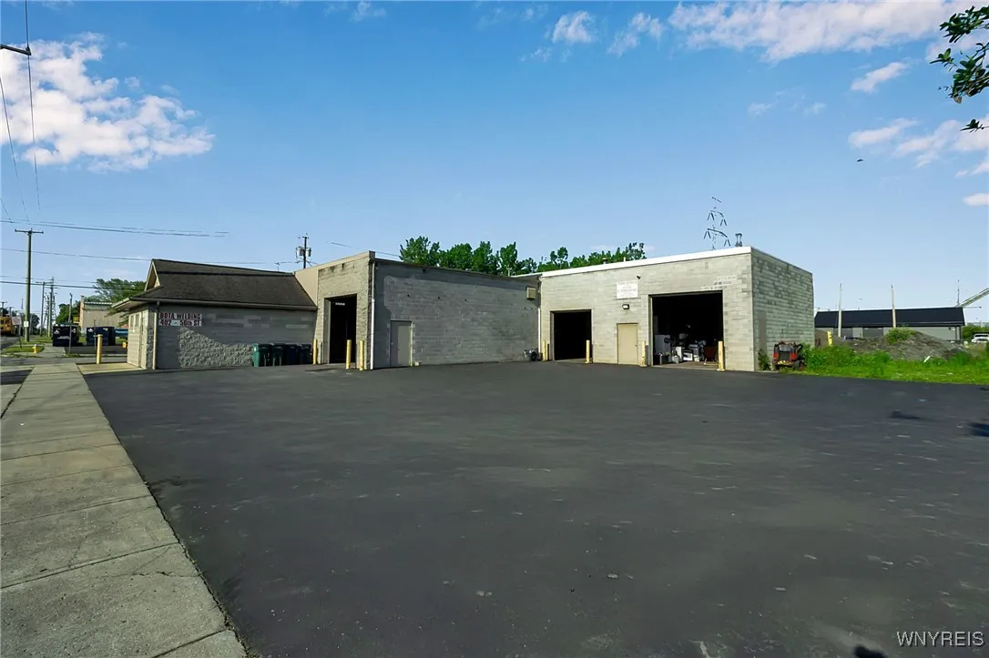 402 56th Street, Niagara Falls, New York 14304, Niagara Falls, New York 14304, ,Commercial Lease,For Rent,402 56th Street, Niagara Falls, New York 14304,B1613964
