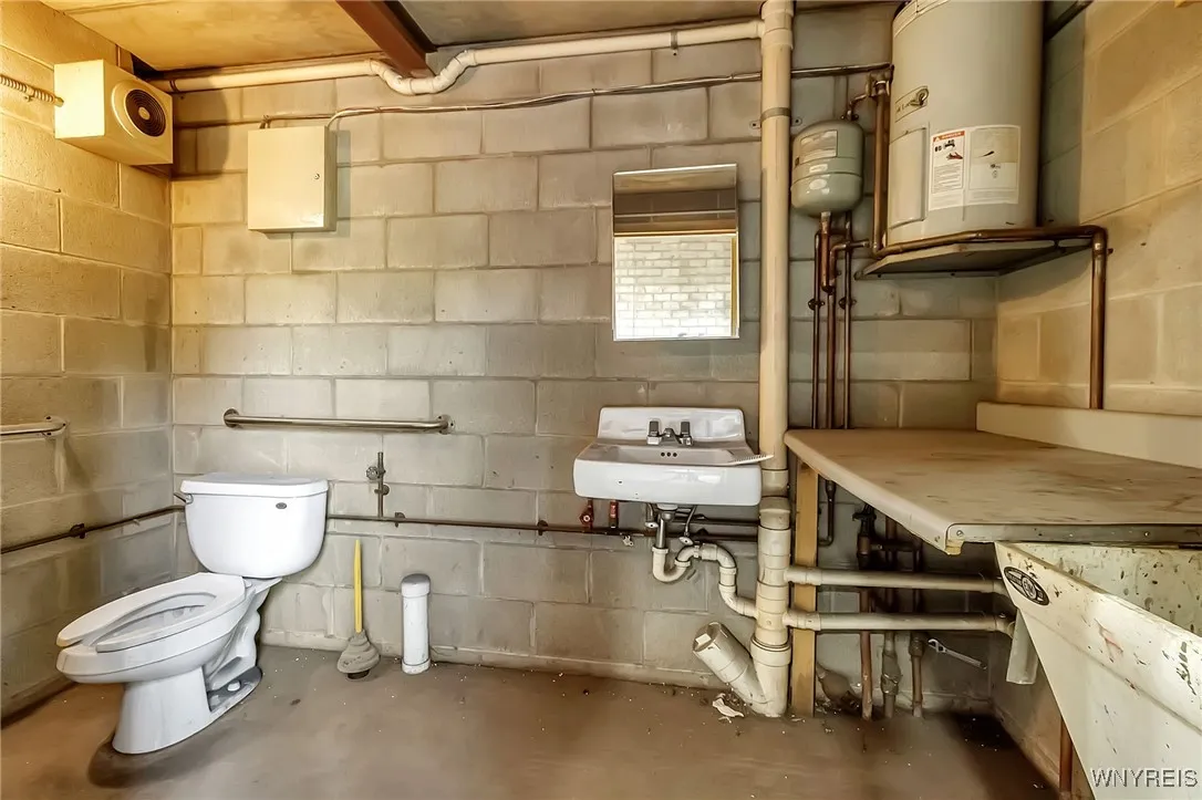 402 56th Street, Niagara Falls, New York 14304, Niagara Falls, New York 14304, ,Commercial Lease,For Rent,402 56th Street, Niagara Falls, New York 14304,B1613964