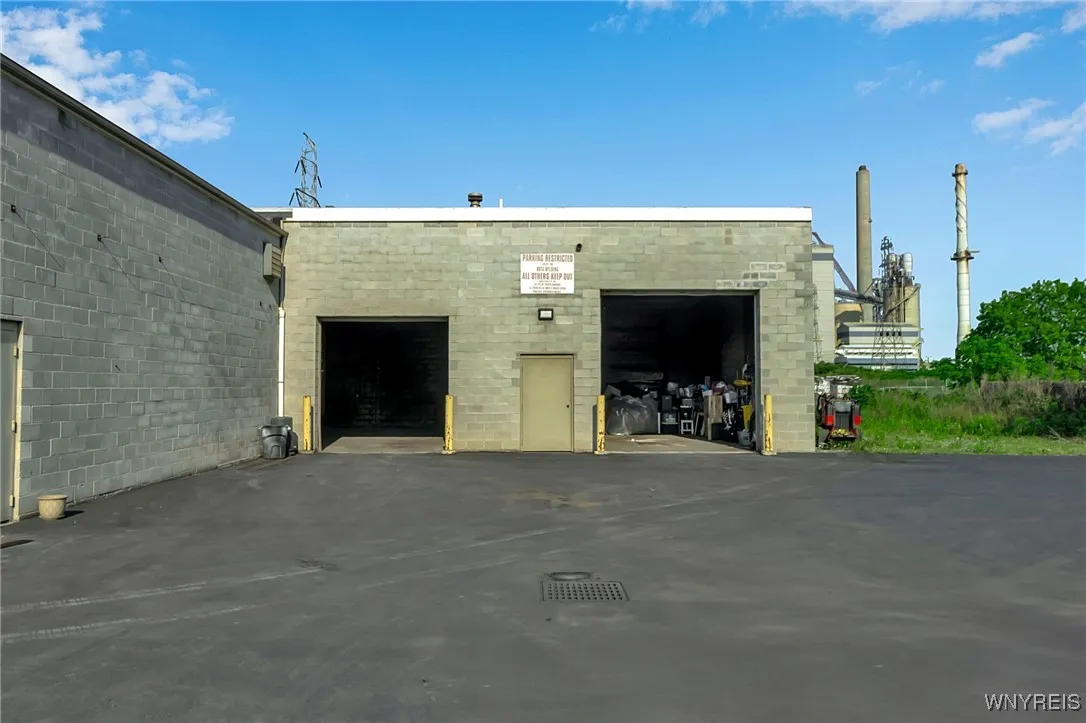 402 56th Street, Niagara Falls, New York 14304, Niagara Falls, New York 14304, ,Commercial Lease,For Rent,402 56th Street, Niagara Falls, New York 14304,B1613964