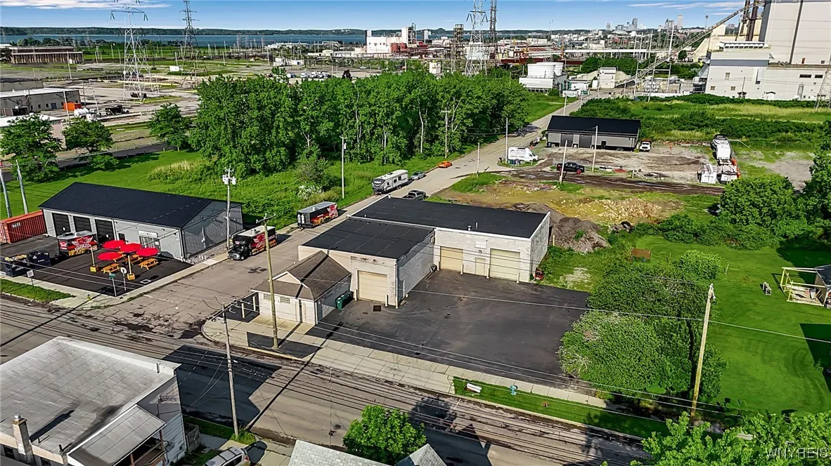 402 56th Bay #1 Street, Niagara Falls, New York 14, Niagara Falls, New York 14304, ,Commercial Lease,For Rent,402 56th Bay #1 Street, Niagara Falls, New York 14,B1615718