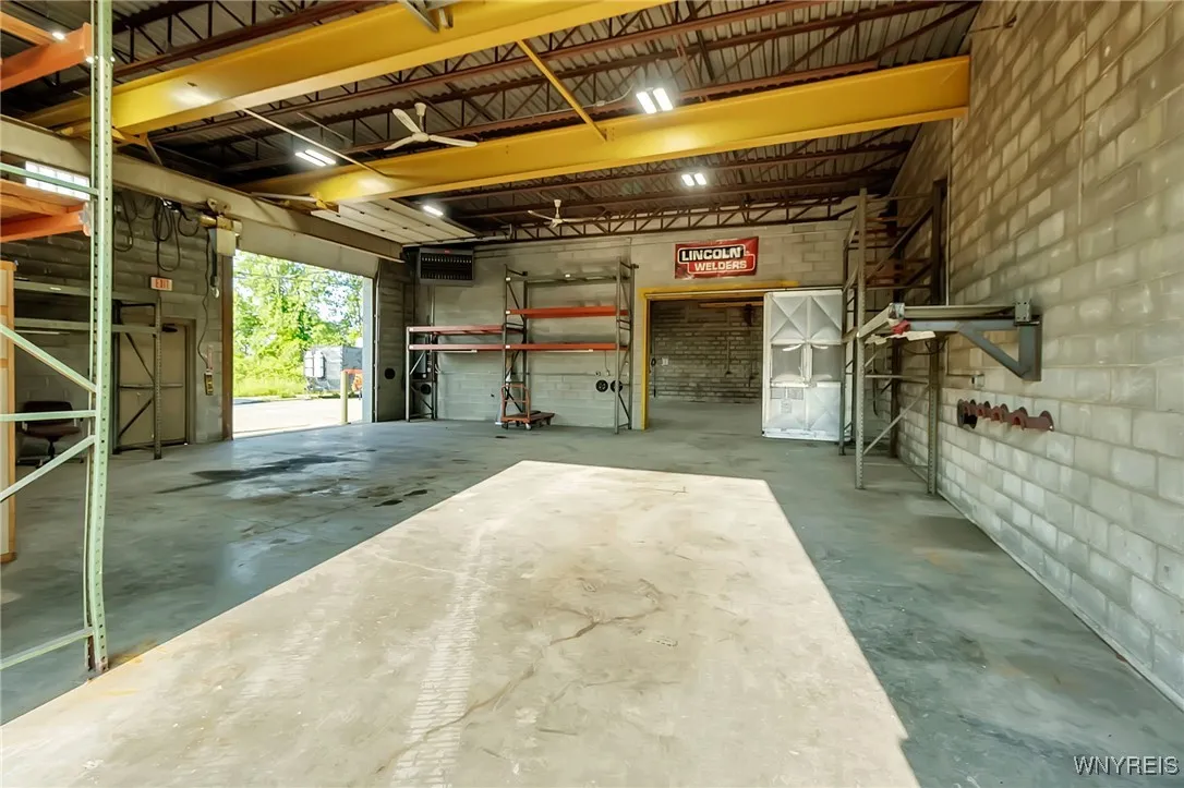 402 56th Bay #1 Street, Niagara Falls, New York 14, Niagara Falls, New York 14304, ,Commercial Lease,For Rent,402 56th Bay #1 Street, Niagara Falls, New York 14,B1615718
