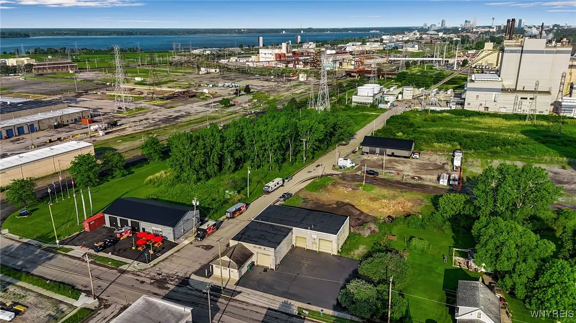 402 56th Bay #1 Street, Niagara Falls, New York 14, Niagara Falls, New York 14304, ,Commercial Lease,For Rent,402 56th Bay #1 Street, Niagara Falls, New York 14,B1615718