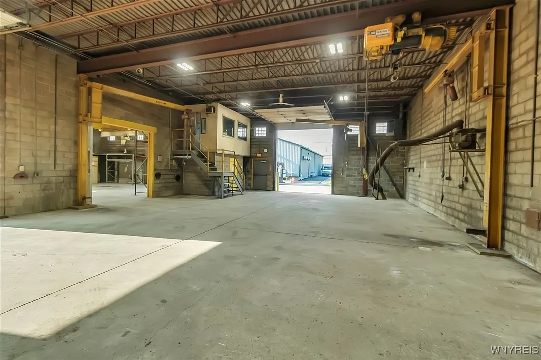 402 56th Bay #2 Street, Niagara Falls, New York 14, Niagara Falls, New York 14304, ,Commercial Lease,For Rent,402 56th Bay #2 Street, Niagara Falls, New York 14,B1615756
