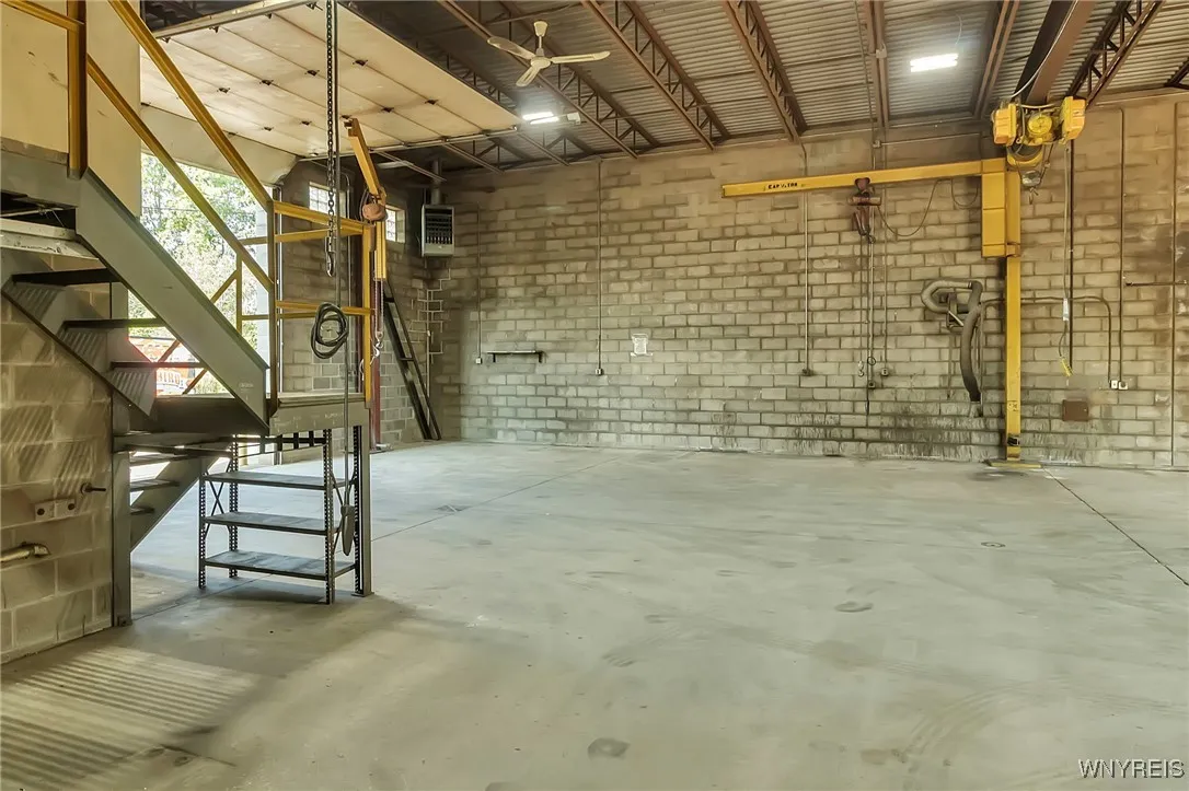 402 56th Bay #2 Street, Niagara Falls, New York 14, Niagara Falls, New York 14304, ,Commercial Lease,For Rent,402 56th Bay #2 Street, Niagara Falls, New York 14,B1615756
