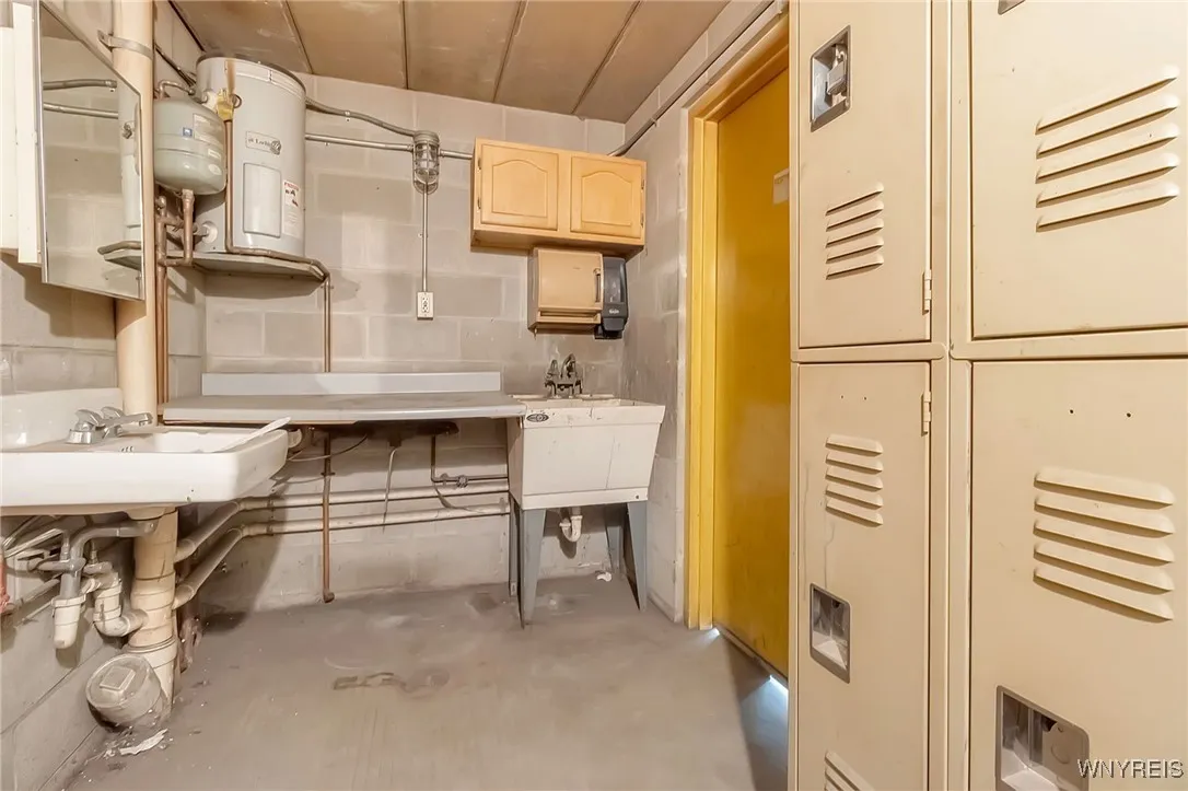 402 56th Bay #2 Street, Niagara Falls, New York 14, Niagara Falls, New York 14304, ,Commercial Lease,For Rent,402 56th Bay #2 Street, Niagara Falls, New York 14,B1615756