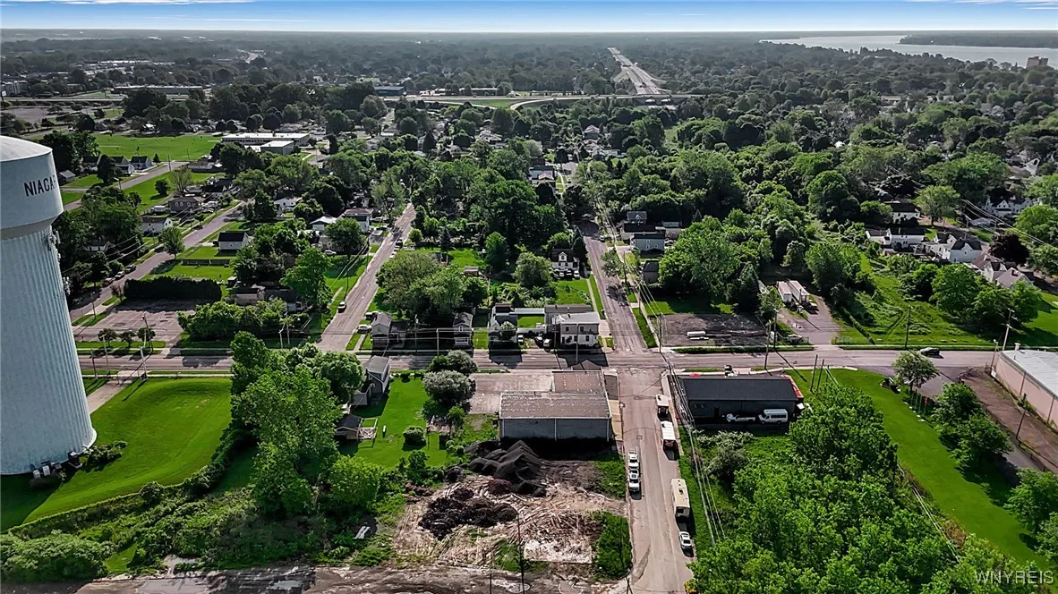 402 56th Bay #3 Street, Niagara Falls, New York 14, Niagara Falls, New York 14304, ,Commercial Lease,For Rent,402 56th Bay #3 Street, Niagara Falls, New York 14,B1615758