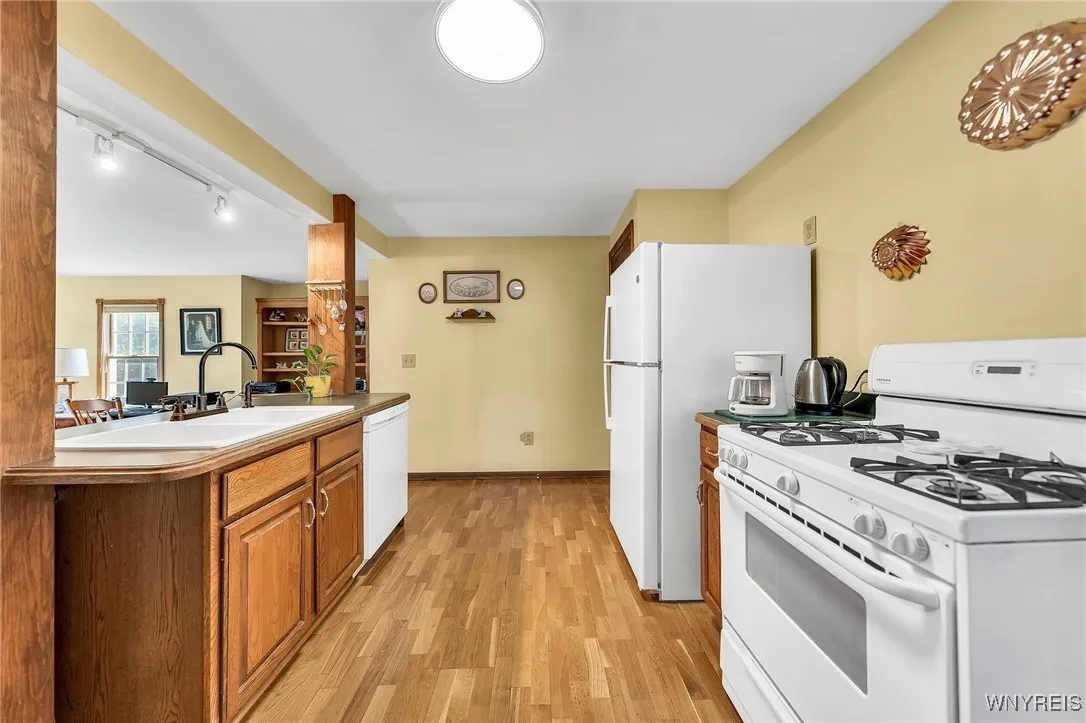 161 Willow Breeze Road, Tonawanda-town, New York 1, Tonawanda, New York 14223, 2 Bedrooms Bedrooms, 8 Rooms Rooms,1 BathroomBathrooms,Residential,Closed,161 Willow Breeze Road, Tonawanda-town, New York 1,0,B1616347