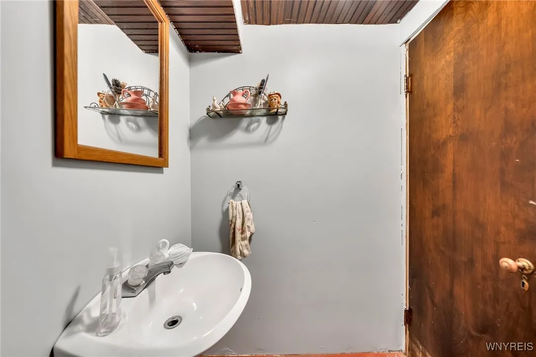 161 Willow Breeze Road, Tonawanda-town, New York 1, Tonawanda, New York 14223, 2 Bedrooms Bedrooms, 8 Rooms Rooms,1 BathroomBathrooms,Residential,Closed,161 Willow Breeze Road, Tonawanda-town, New York 1,0,B1616347
