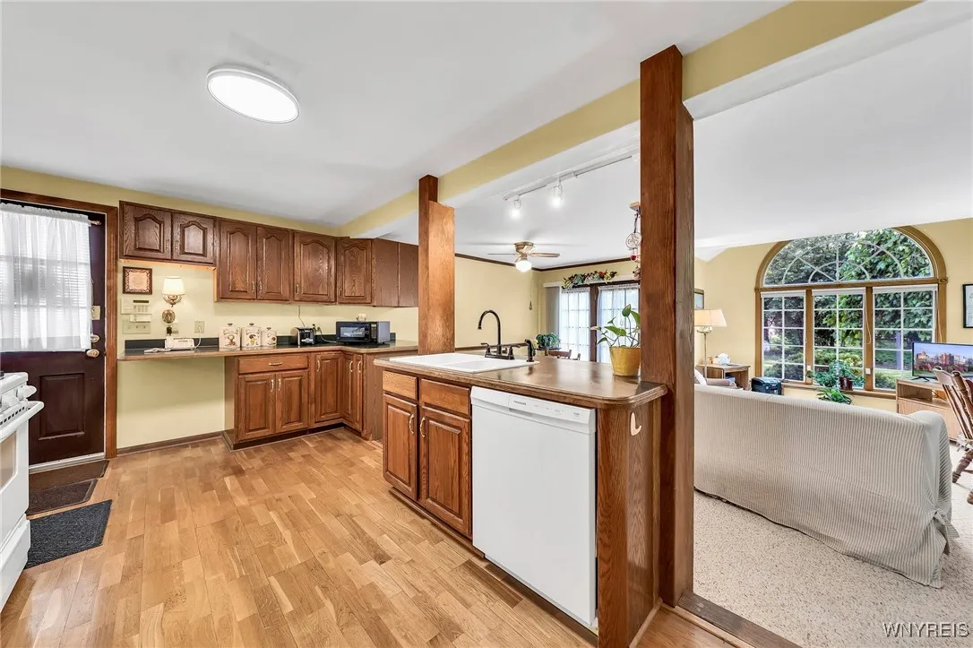 161 Willow Breeze Road, Tonawanda-town, New York 1, Tonawanda, New York 14223, 2 Bedrooms Bedrooms, 8 Rooms Rooms,1 BathroomBathrooms,Residential,Closed,161 Willow Breeze Road, Tonawanda-town, New York 1,0,B1616347