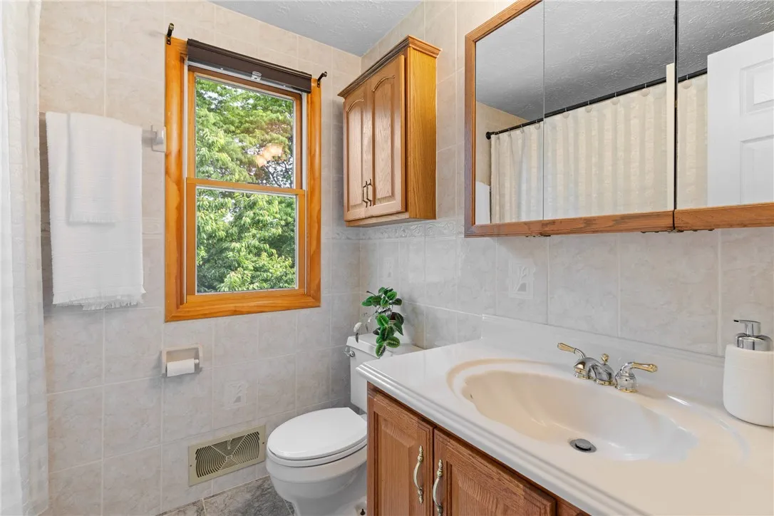 105 Kirkstone Pass, Greece, New York 14626, Greece, New York 14626, 3 Bedrooms Bedrooms, 8 Rooms Rooms,2 BathroomsBathrooms,Residential,Closed,105 Kirkstone Pass, Greece, New York 14626,R1615150
