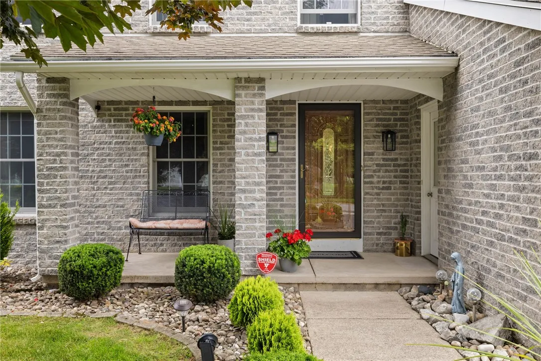 105 Kirkstone Pass, Greece, New York 14626, Greece, New York 14626, 3 Bedrooms Bedrooms, 8 Rooms Rooms,2 BathroomsBathrooms,Residential,Closed,105 Kirkstone Pass, Greece, New York 14626,R1615150
